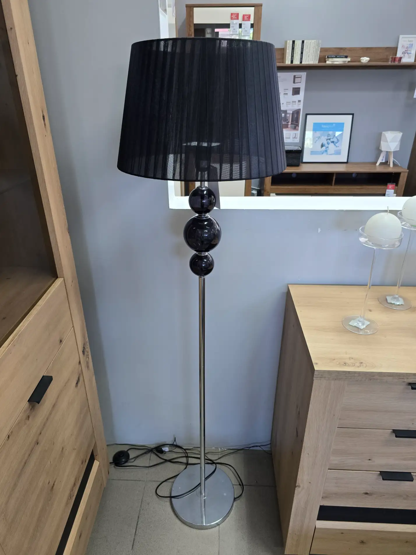 Lampa stojąca podłogowa ORGANZA czarna metalowa szklane kulki
