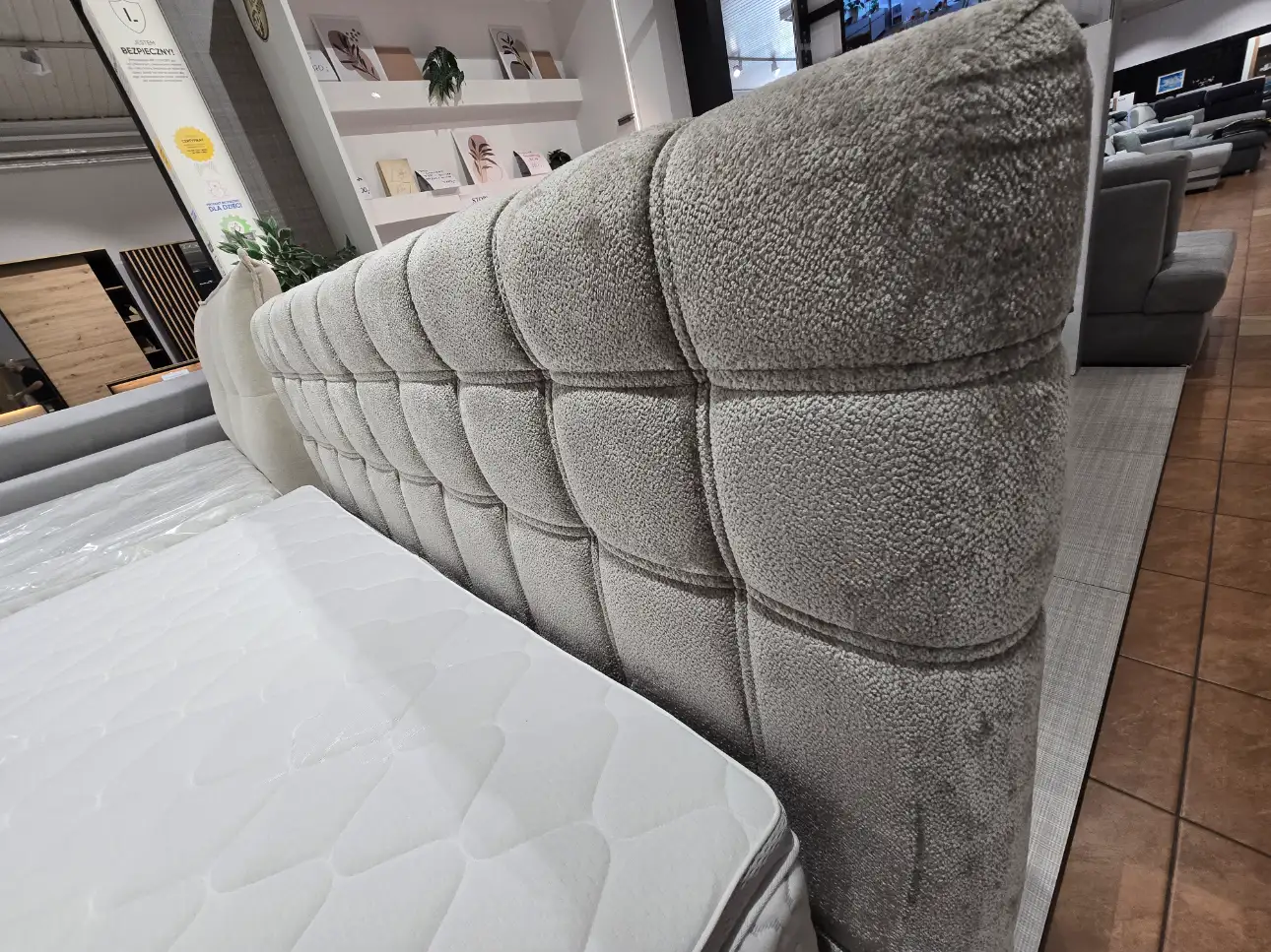 Wersal Łóżko kontynentalne Megan 140 x 200 cm Wersal Łóżko kontynentalne Megan 140 x 200 cm