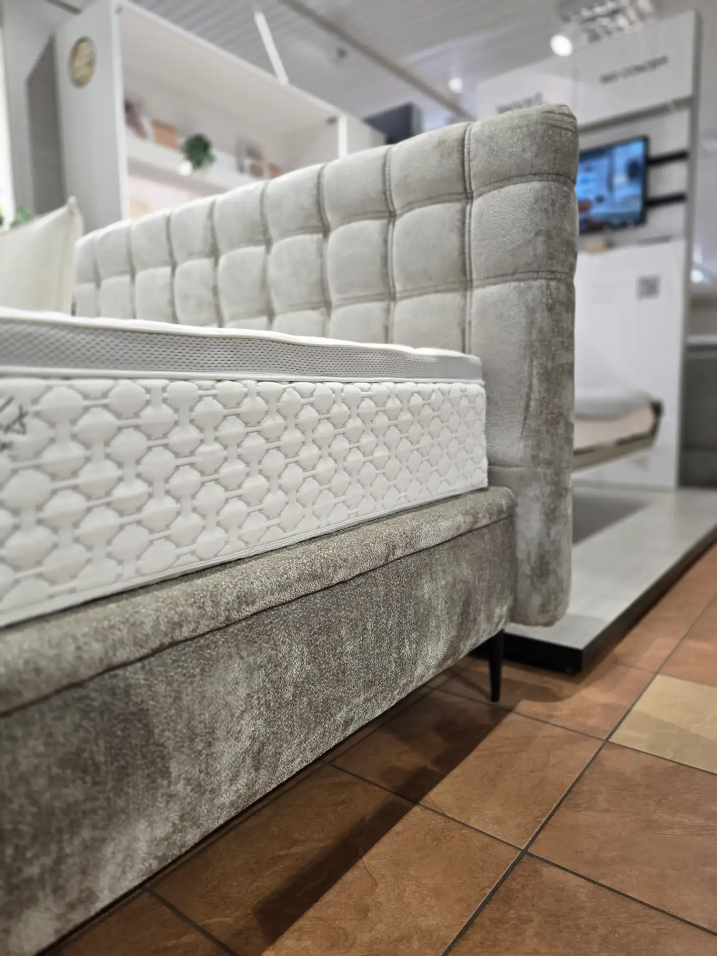 Wersal Łóżko kontynentalne Megan 140 x 200 cm Wersal Łóżko kontynentalne Megan 140 x 200 cm