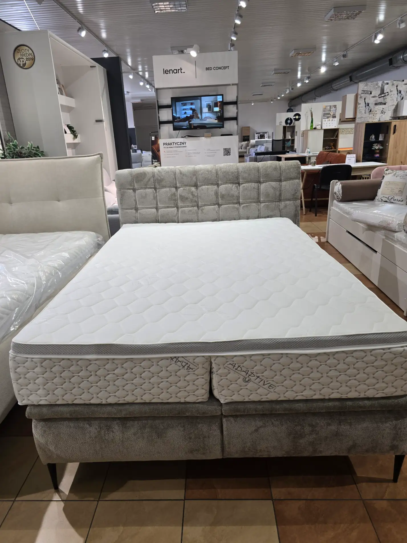 Wersal Łóżko kontynentalne Megan 140 x 200 cm Wersal Łóżko kontynentalne Megan 140 x 200 cm