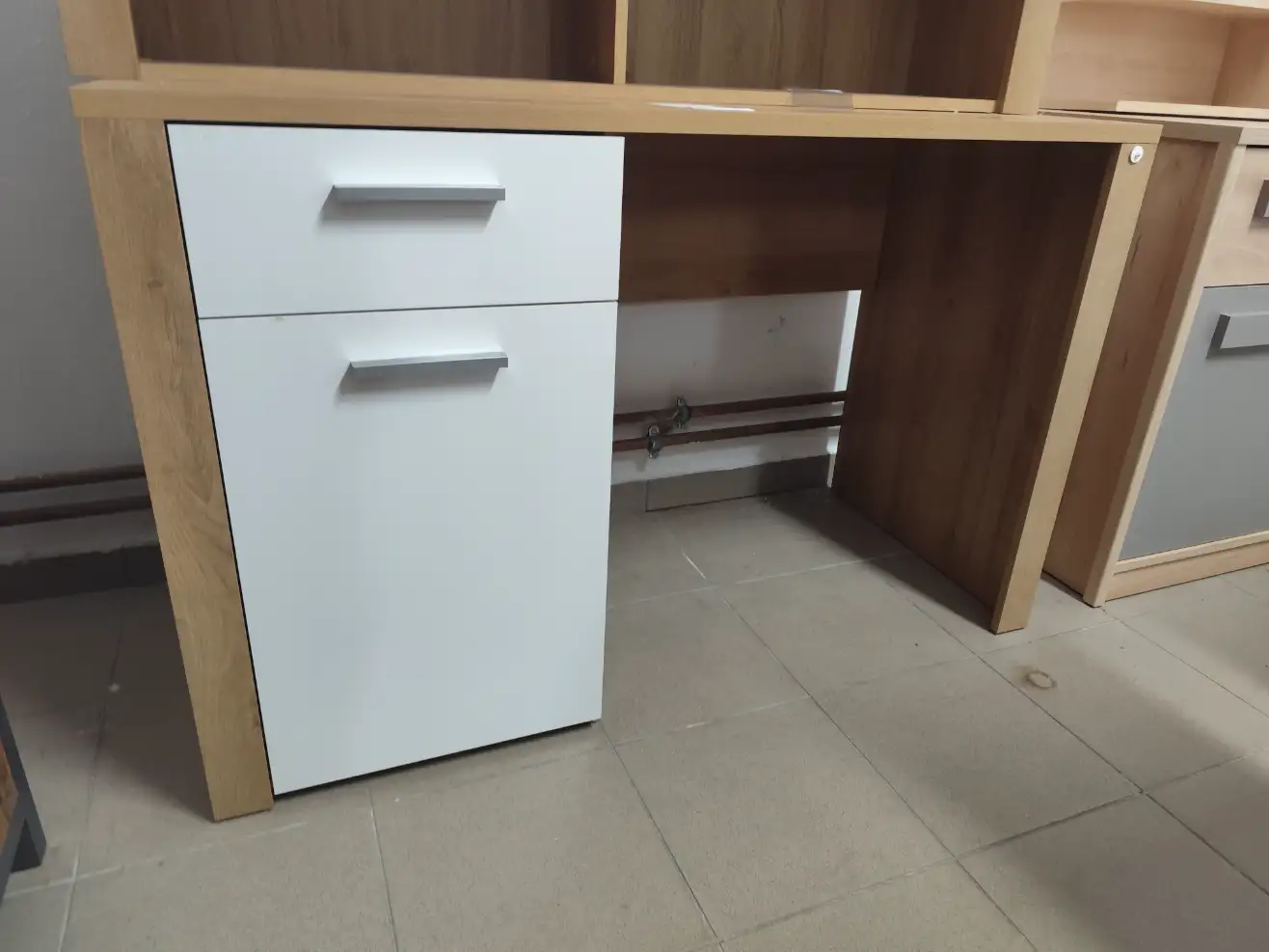 Black Red White Biurko BALDER z szufladą i drzwiczkami 120 x 55 cm Black Red White Biurko BALDER z szufladą i drzwiczkami 120 x 55 cm