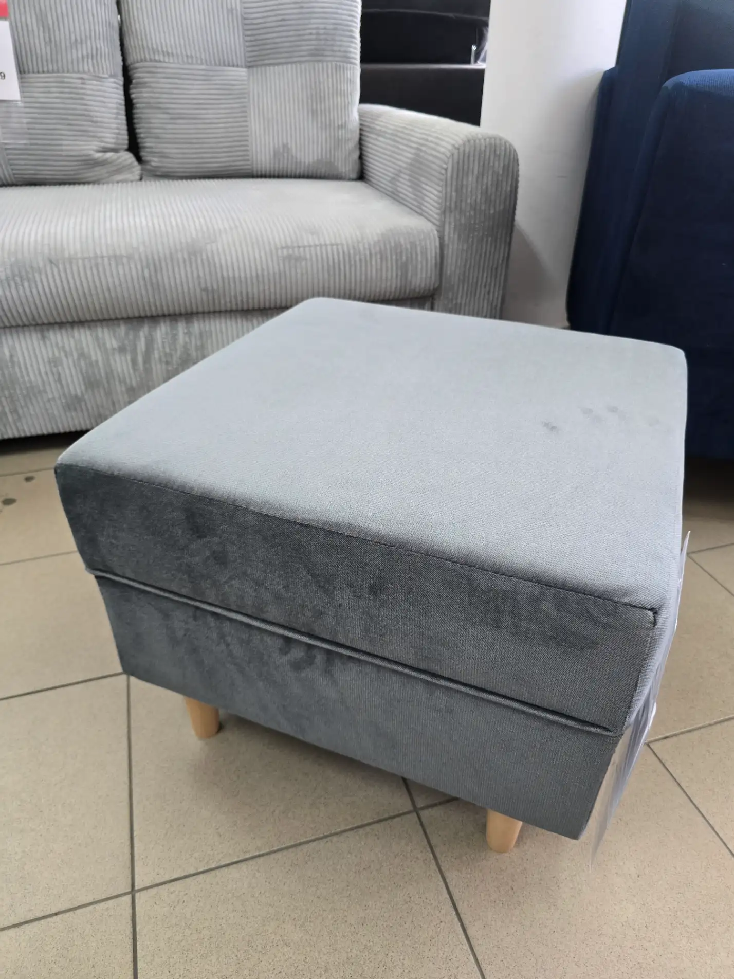 Pufa VOLARE kwadratowa szara velvet