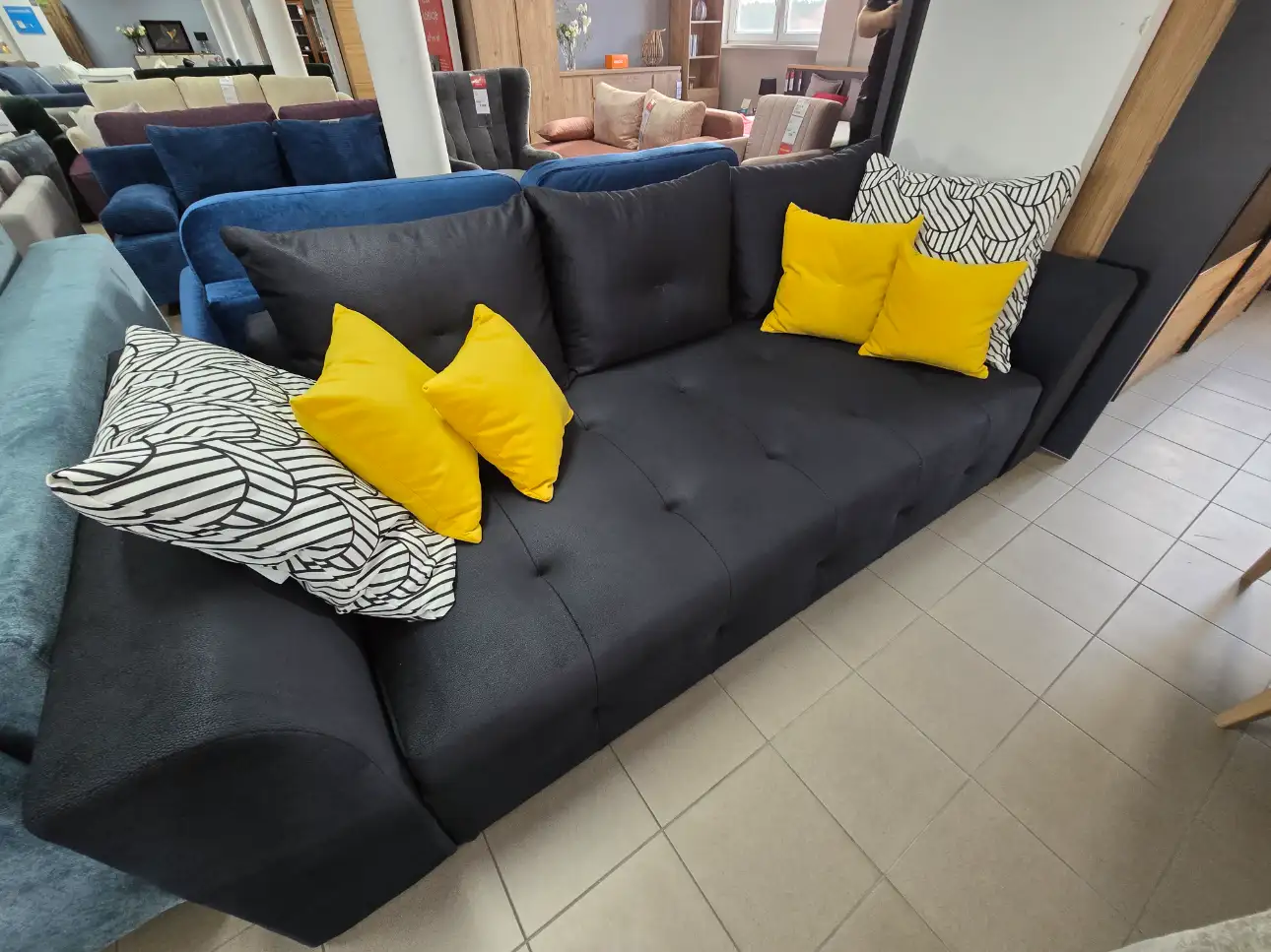 Black Red White Sofa ROYAL IV kanapa z funkcją spania trzyosobowa czarna welurowa