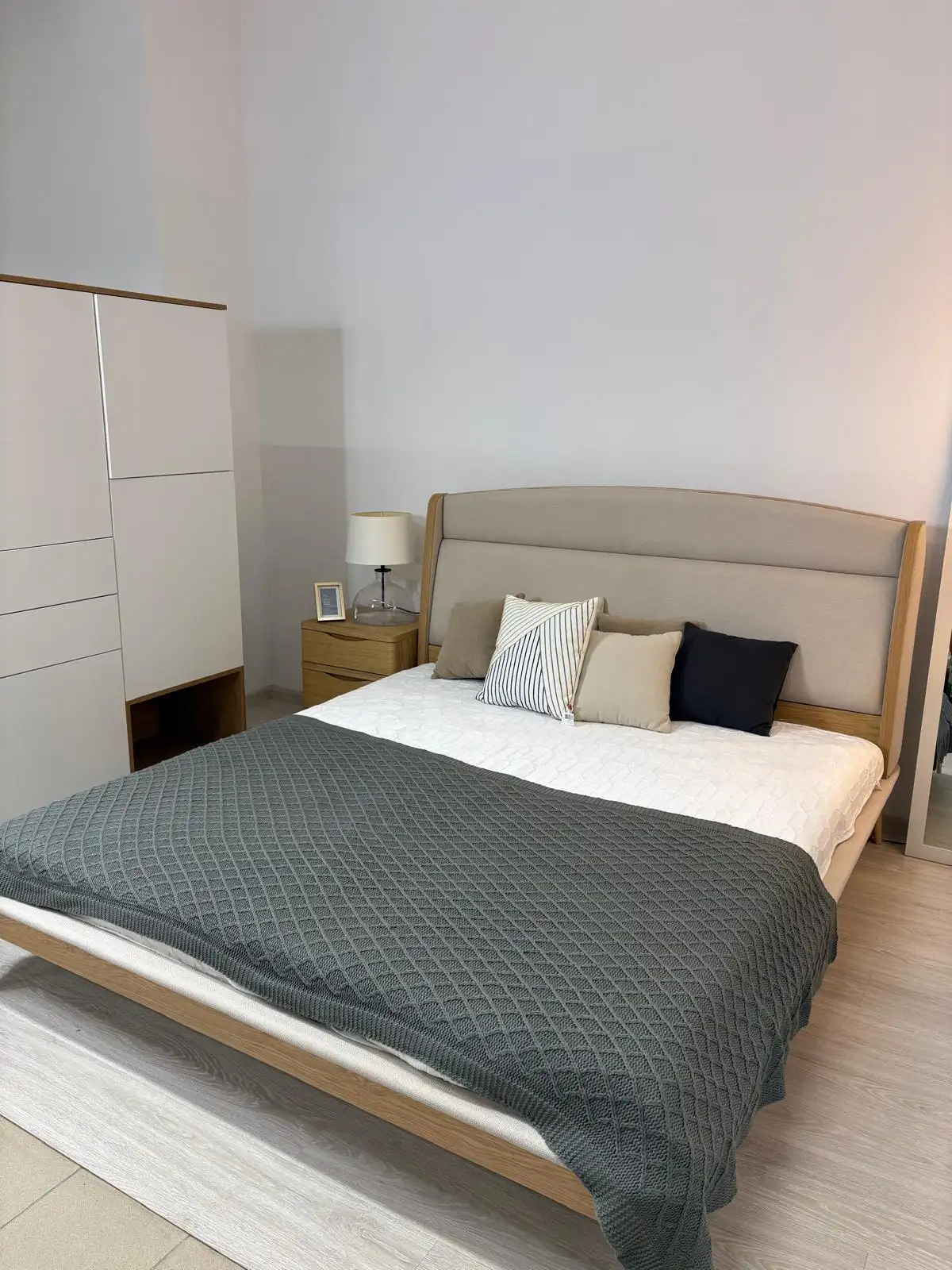 Fabbi Mobili Zestaw Mebli JAZZ Łóżko + Stolik nocny dąb jasny meble premium