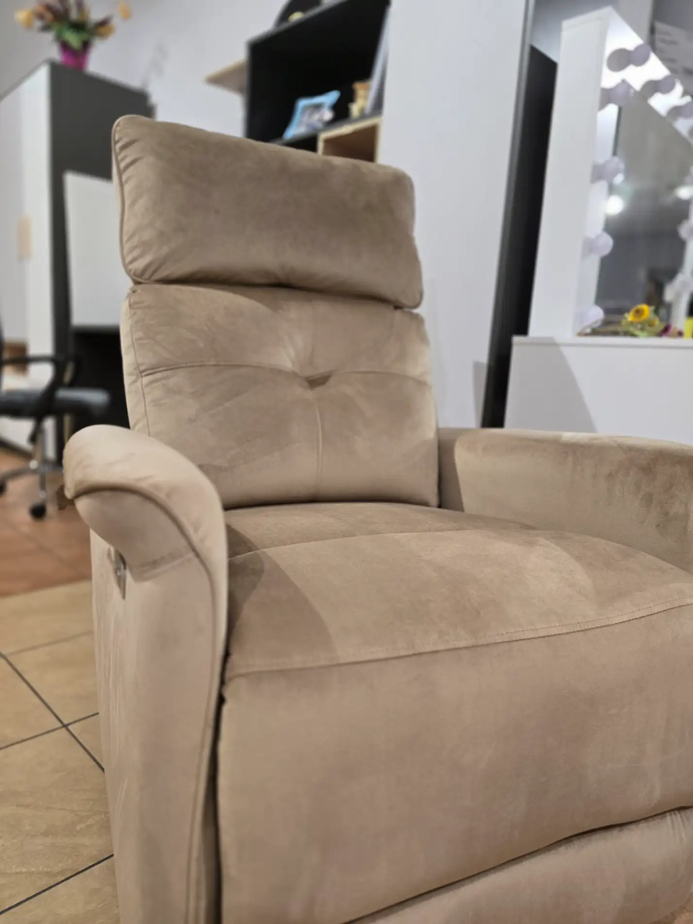 Halmar Fotel relaksSEMIR 2 wypoczynkowy czarny z funkcją elektrycznego rozkładania funkcja pionizacji funkcja masażu relax Halmar Fotel relaksSEMIR 2 wypoczynkowy czarny z funkcją elektrycznego rozkładania funkcja pionizacji funkcja masażu relax