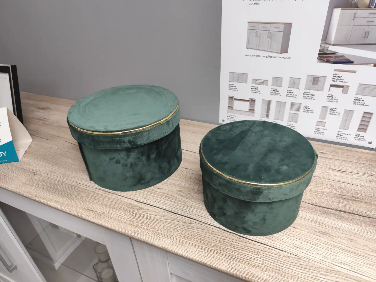 Zestaw dwóch pojemników ze złotą obwódką - zielone velvet