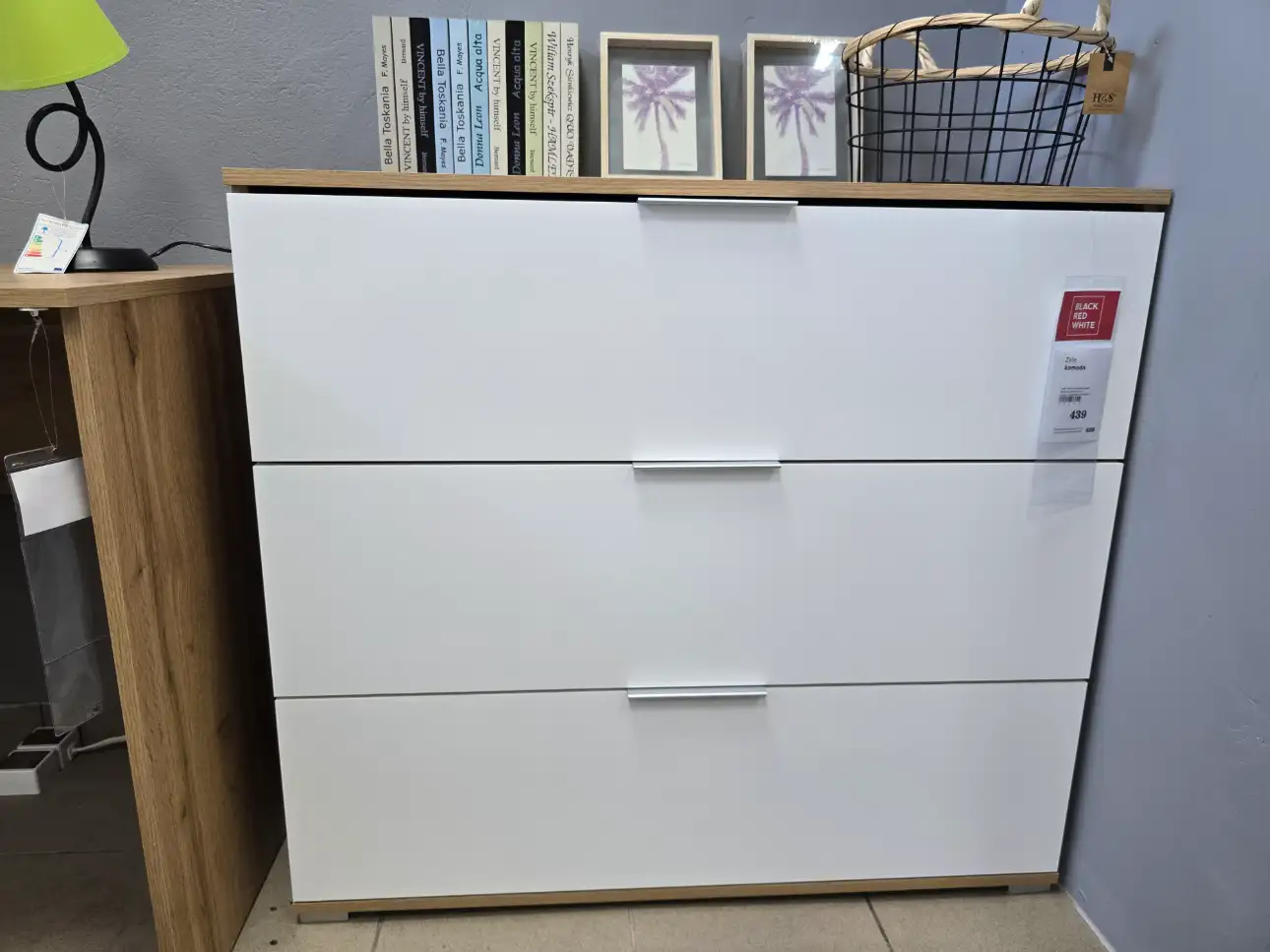 Black Red White Komoda ZELE 95 cm z 3 szufladami dąb wotan / biały połysk