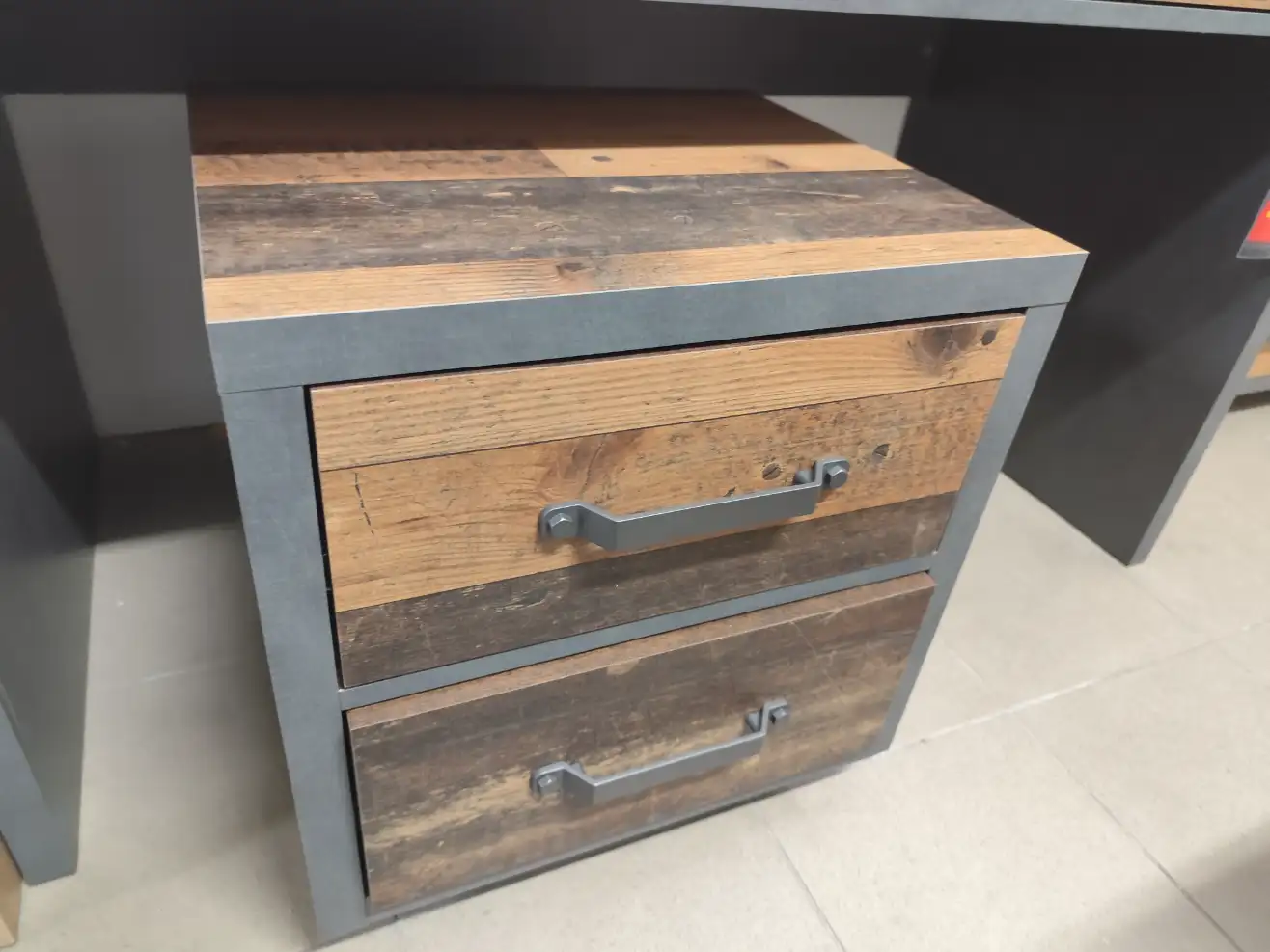 Black Red White Kontenerek WESTON 46 cm z 2 szufladami sosna old style Black Red White Kontenerek WESTON 46 cm z 2 szufladami sosna old style