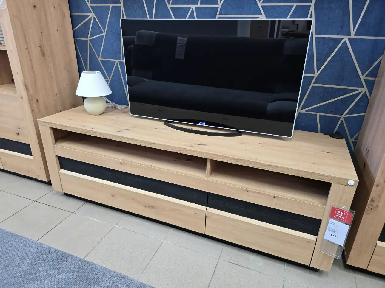 Black Red White Szafka RTV OSTIA 161 cm z 2 szufladami i półką dąb artisan