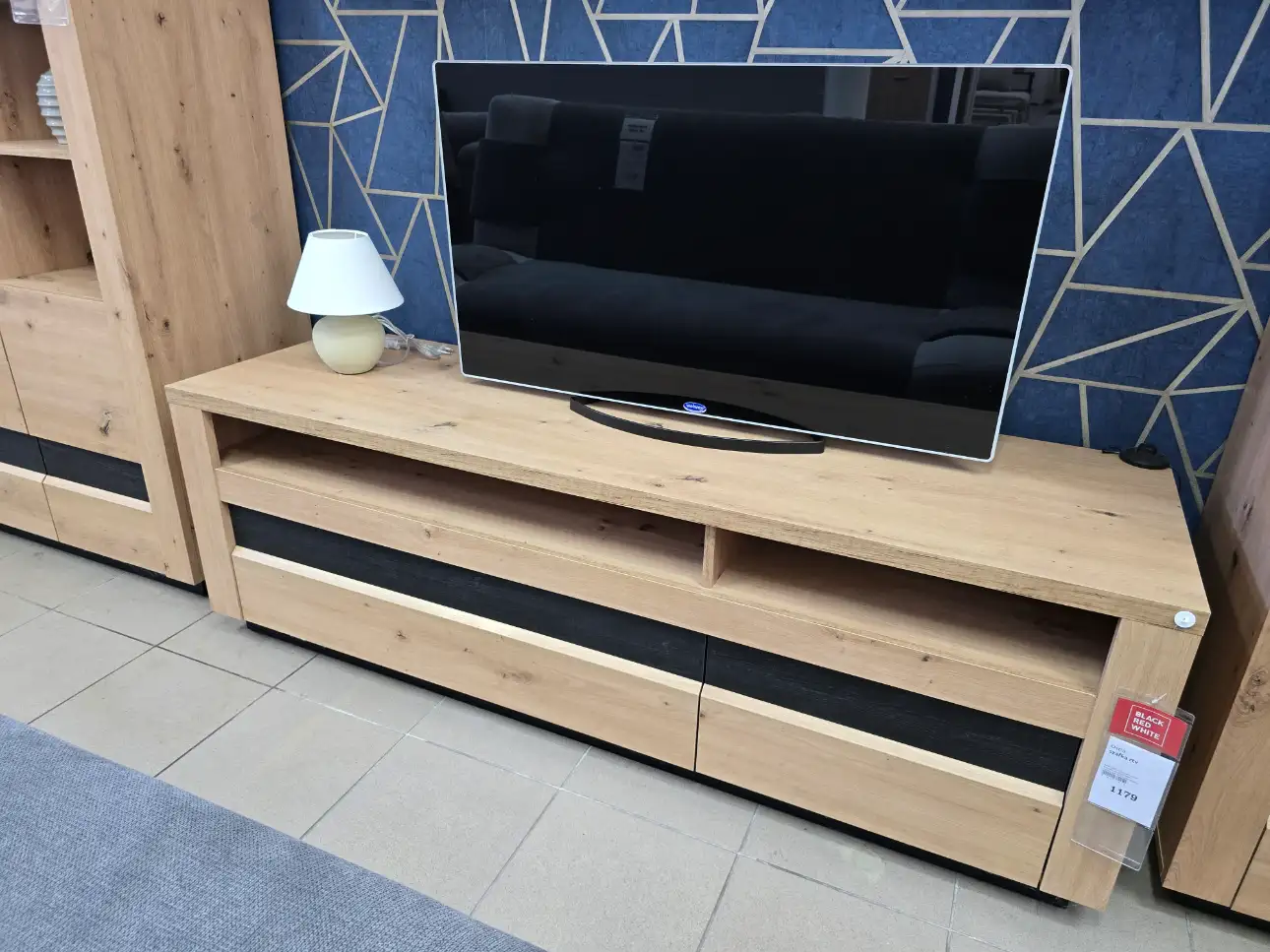 Black Red White Szafka RTV OSTIA 161 cm z 2 szufladami i półką dąb artisan
