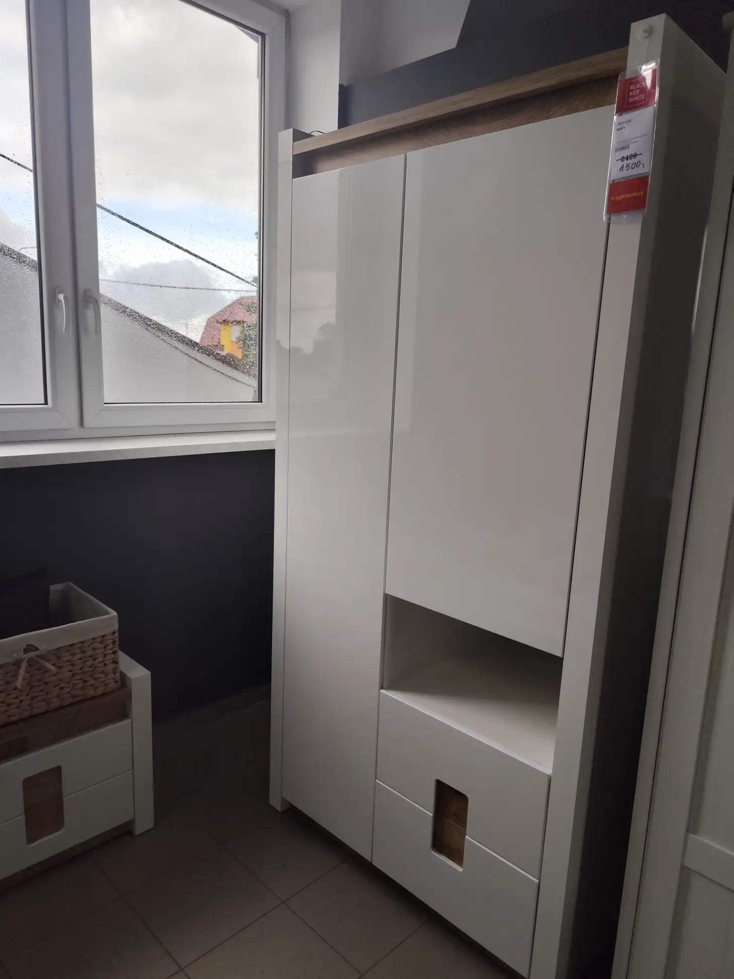 Black Red White Szafa dwudrzwiowa ALAMEDA 102 cm z szufladami biały połysk / dąb westminster