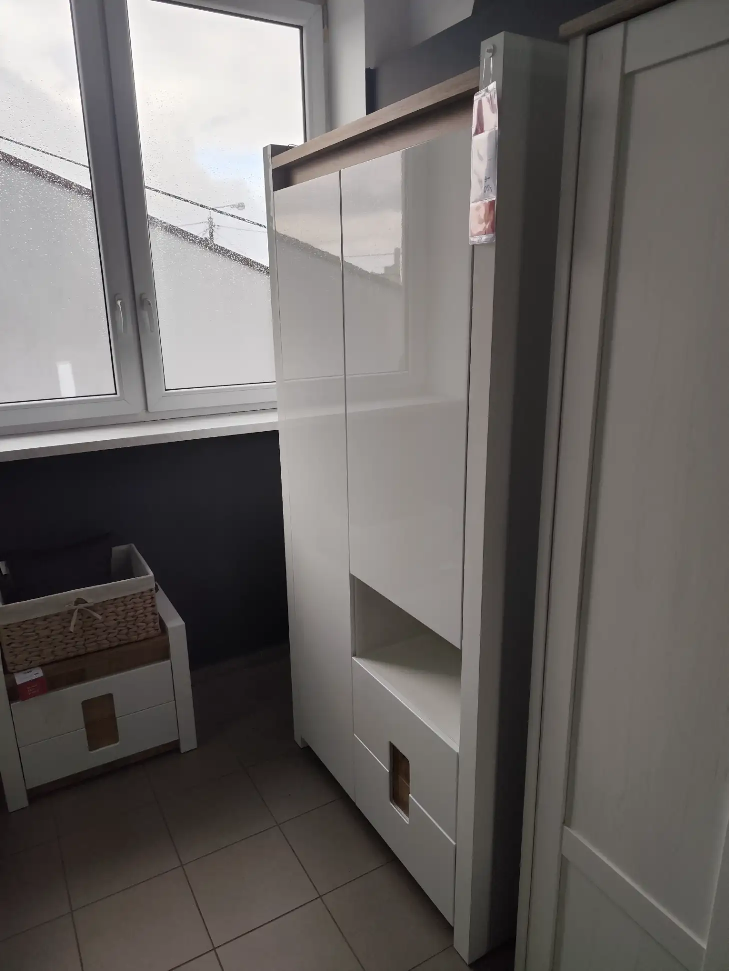 Black Red White Szafa dwudrzwiowa ALAMEDA 102 cm z szufladami biały połysk / dąb westminster Black Red White Szafa dwudrzwiowa ALAMEDA 102 cm z szufladami biały połysk / dąb westminster