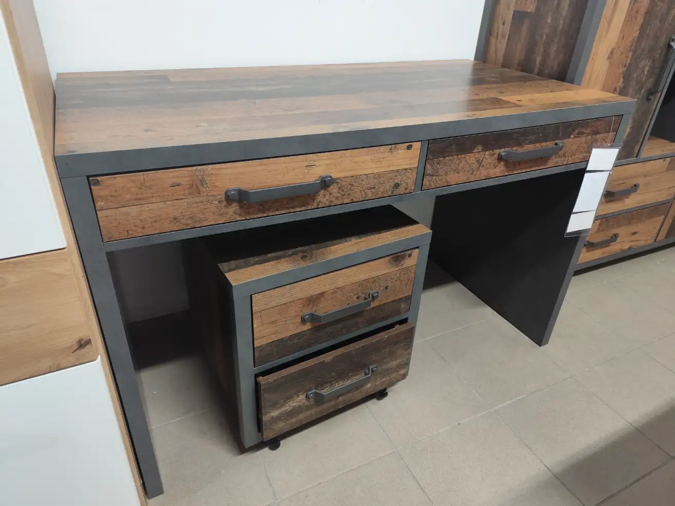 Black Red White Biurko WESTON 120 cm z 2 szufladami sosna old style