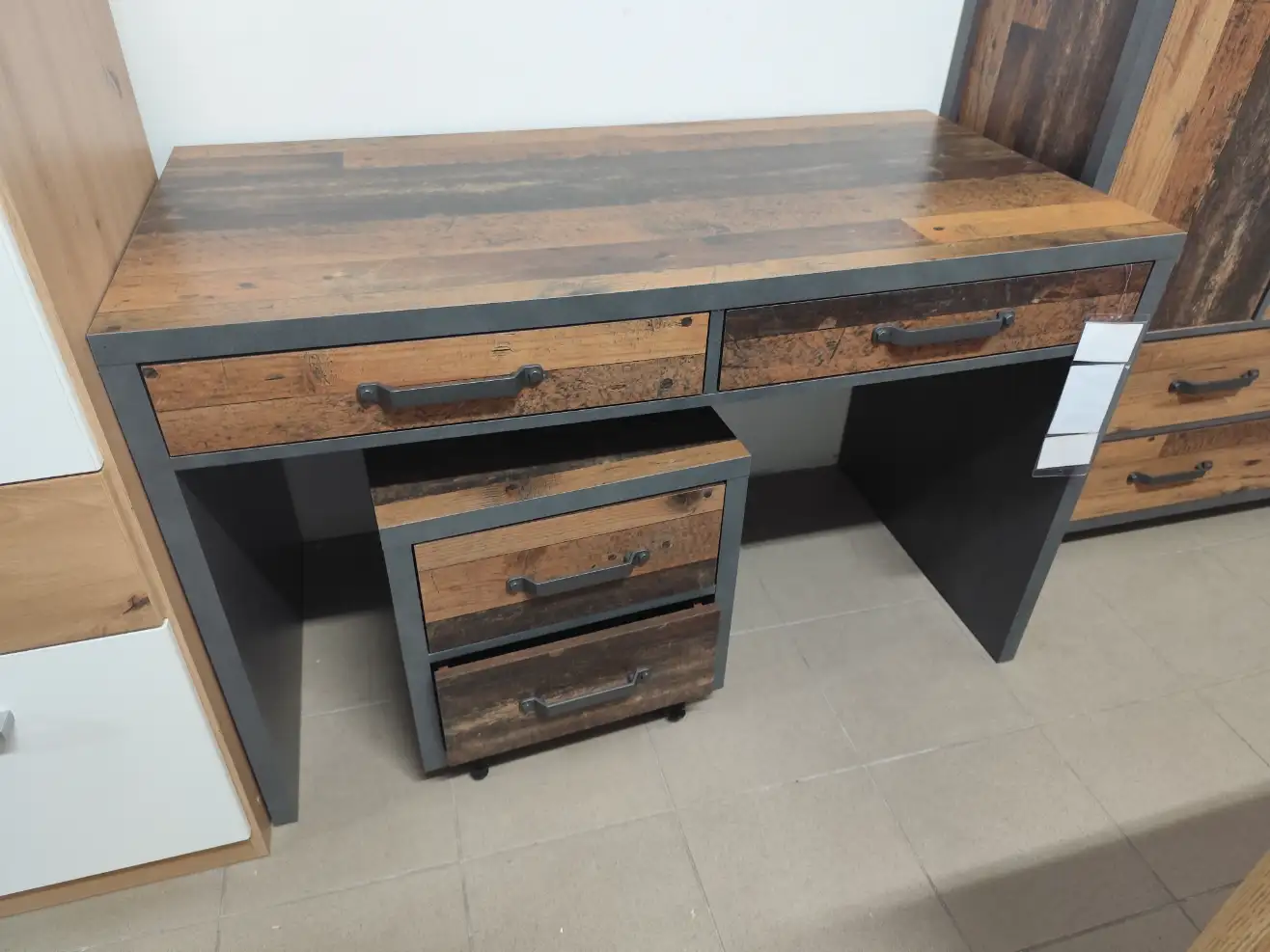 Black Red White Biurko WESTON 120 cm z 2 szufladami sosna old style Black Red White Biurko WESTON 120 cm z 2 szufladami sosna old style