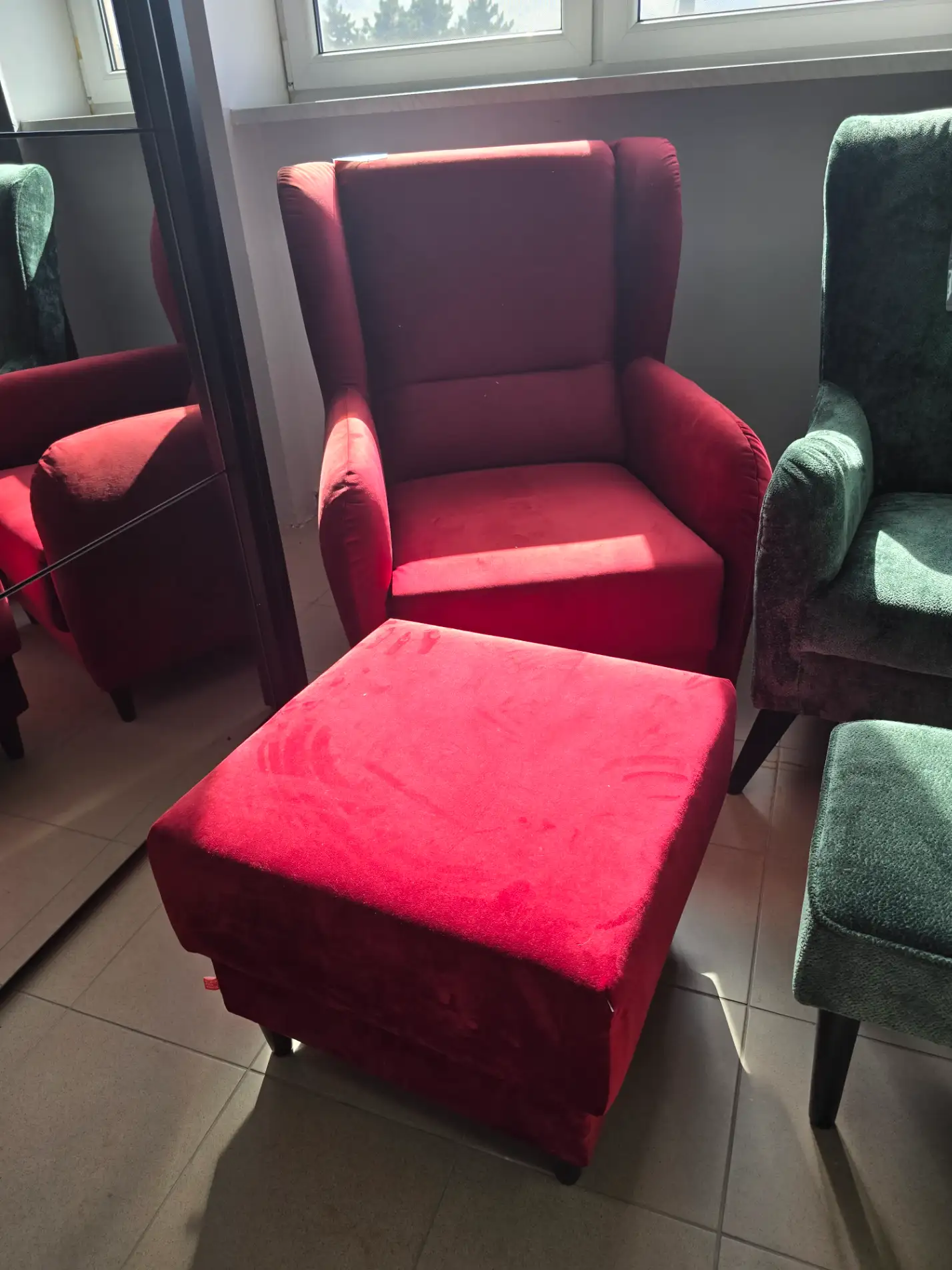 Black Red White Fotel uszak PASOS czerwowny + podnóżek Puf PASOS czerwony