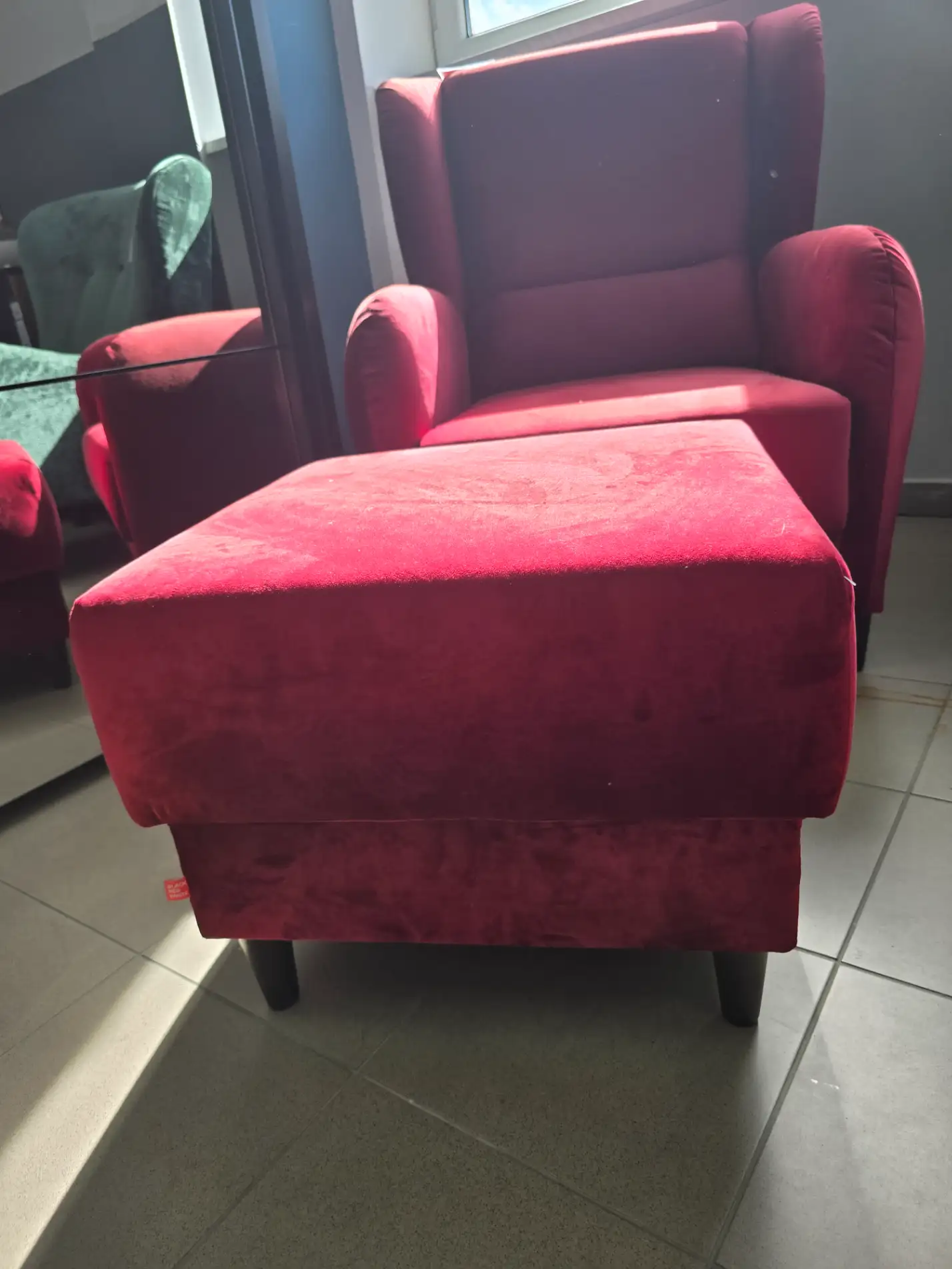 Black Red White Fotel uszak PASOS czerwowny + podnóżek Puf PASOS czerwony