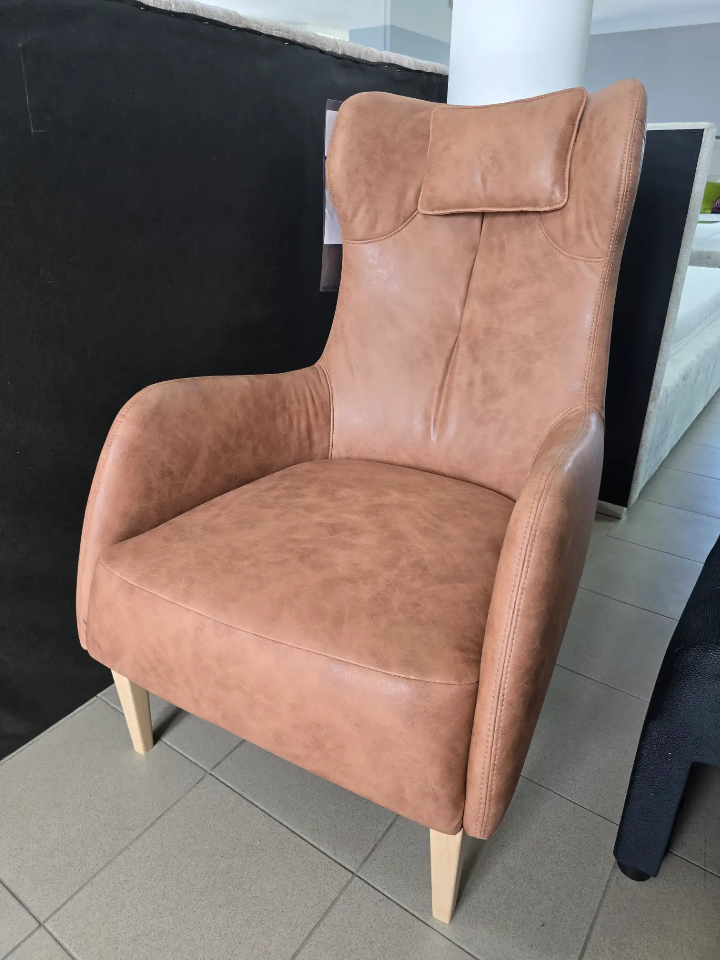 Black Red White Fotel PAKI uszak pomarańczowy Black Red White Fotel PAKI uszak pomarańczowy