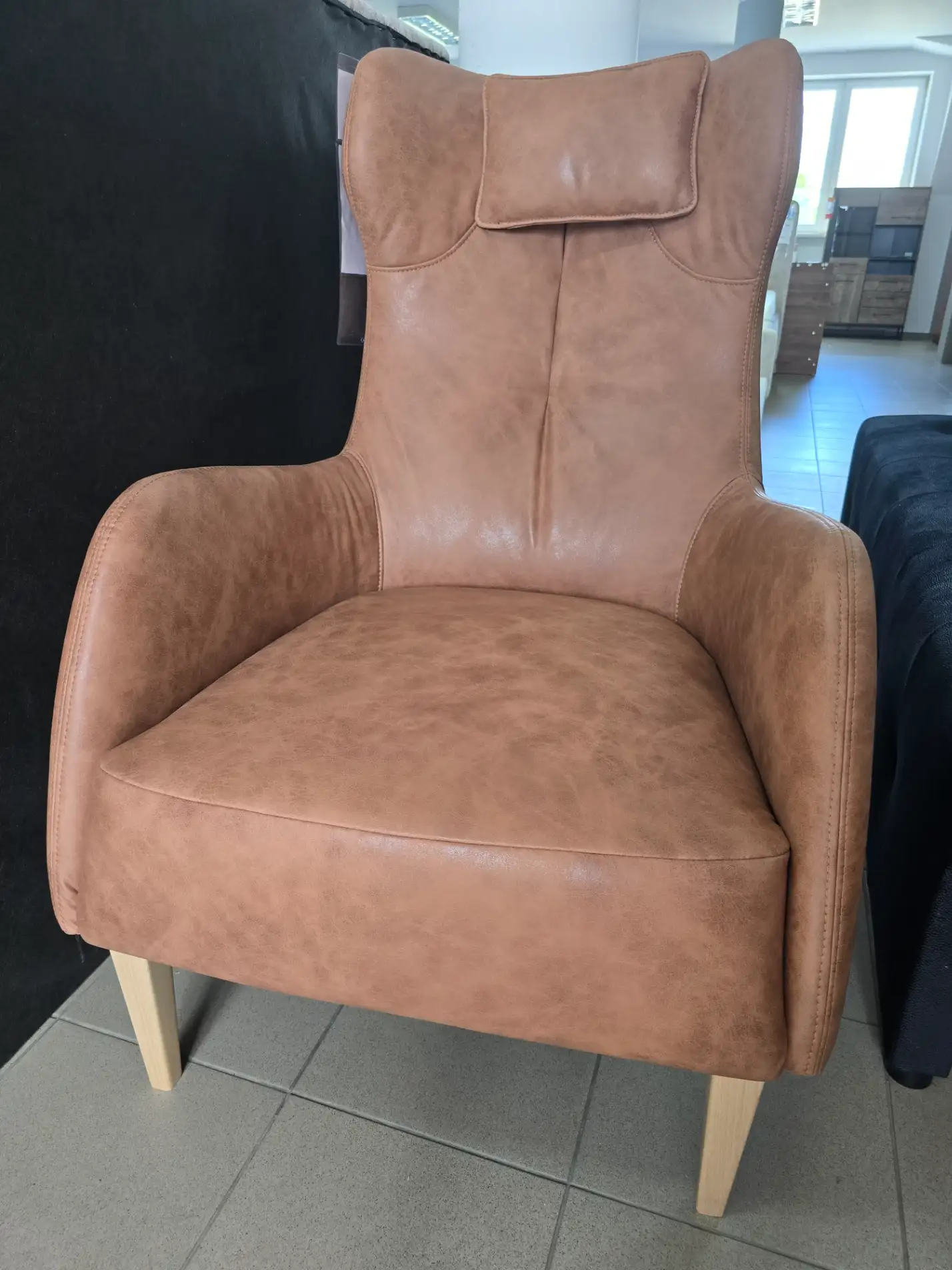 Black Red White Fotel PAKI uszak pomarańczowy